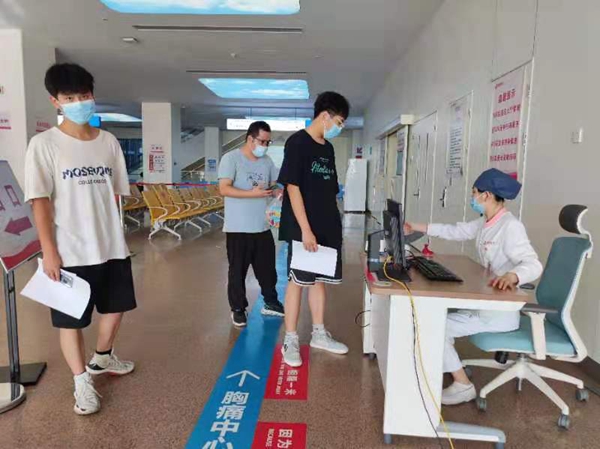陕西省石油化工学校积极组织实习学生接种新冠疫苗