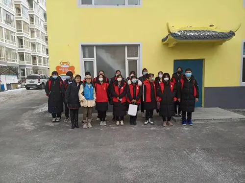 延吉市职业高级中学到丹英社区 开展“缅怀伟人 情暖夕阳”活动