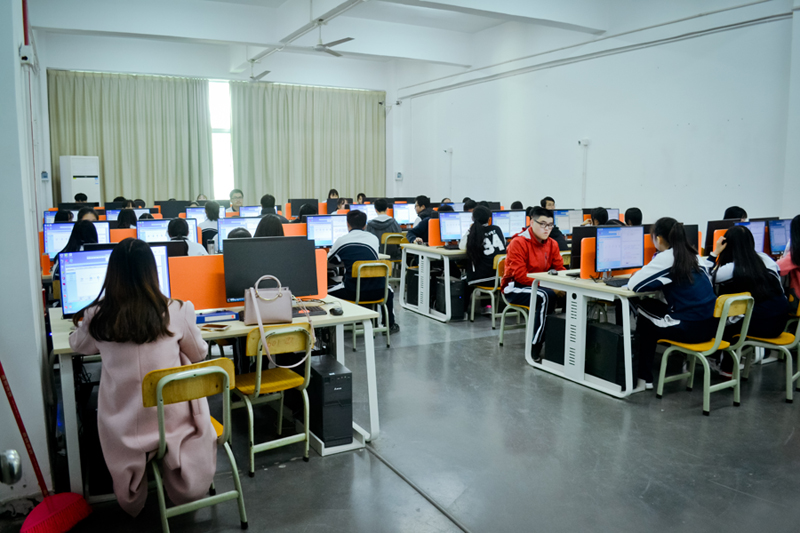 深圳市深科技工学校开设的专业有哪些？