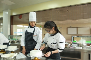 上海市南湖职业学校开设的中职专业有哪些？