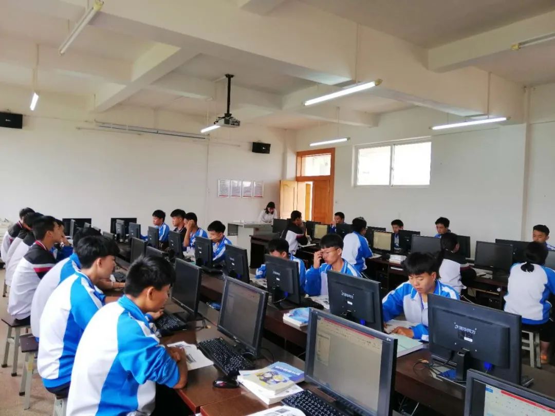 宁洱县职业高级中学开设有哪些专业？