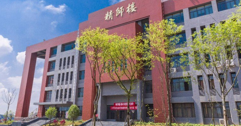 岳阳学计算机哪些中专学校好？