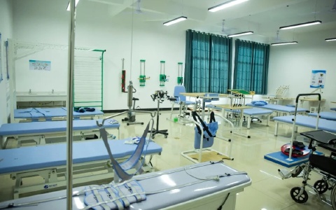 2023年長沙華中醫衛科技學校有貧困縣補助嗎